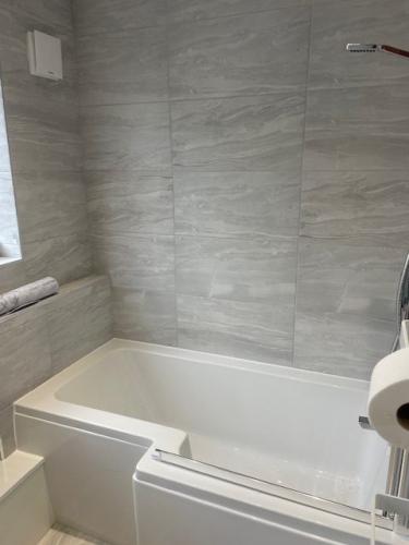 bathroom installers, bathroom fitters, bathroom specialists