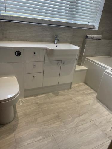 bathroom installers, bathroom fitters, bathroom specialists