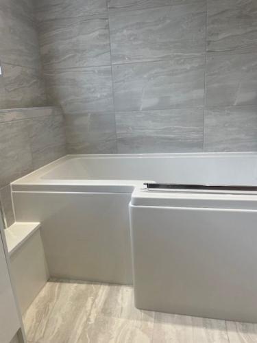 bathroom installers, bathroom fitters, bathroom specialists ware