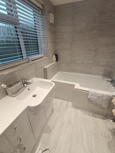 bathroom installers, bathroom fitters, bathroom specialists