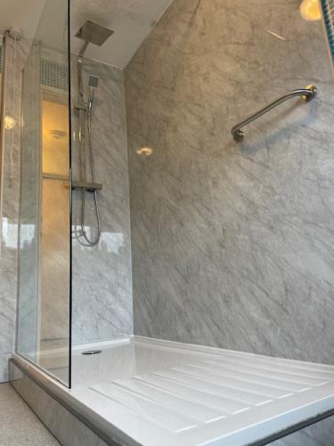 bathroom installers, bathroom fitters, bathroom specialists